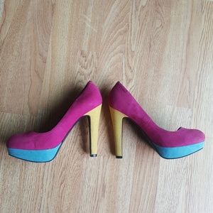 Guess color block microsuede  brand 7.5